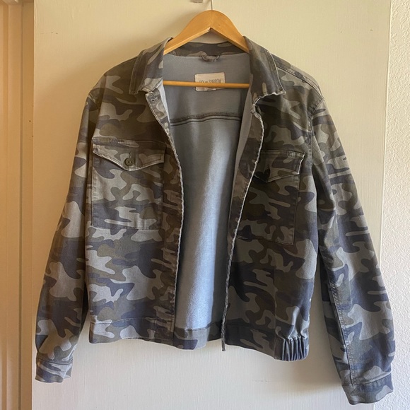 Jackets & Blazers - Sky and Sparrow camo jacket size Large